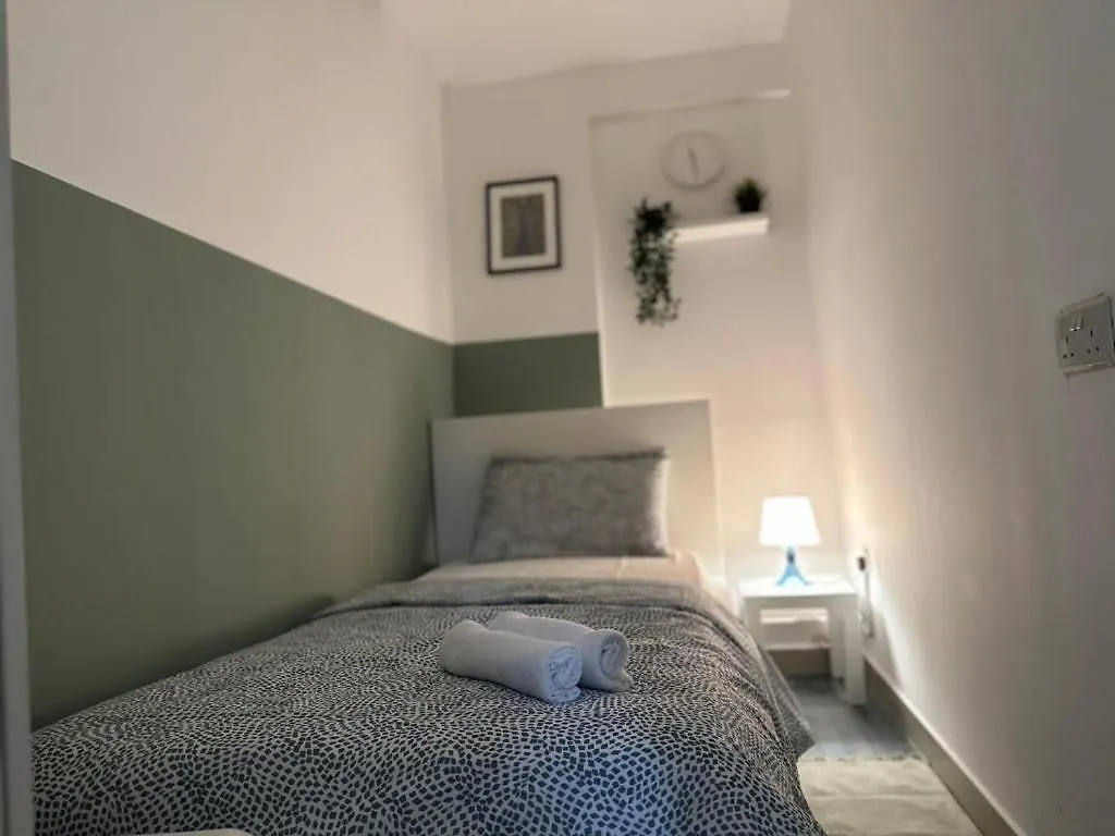 Δωμάτια σε οικογενειακή κατοικία Private Room #1 Αμπού Ντάμπι